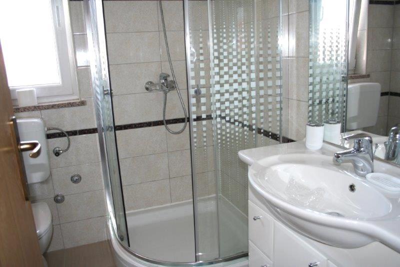 App Dzafic Apartment Vrh  Bagian luar foto